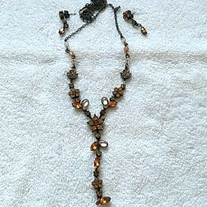 Necklace w/matching earrings